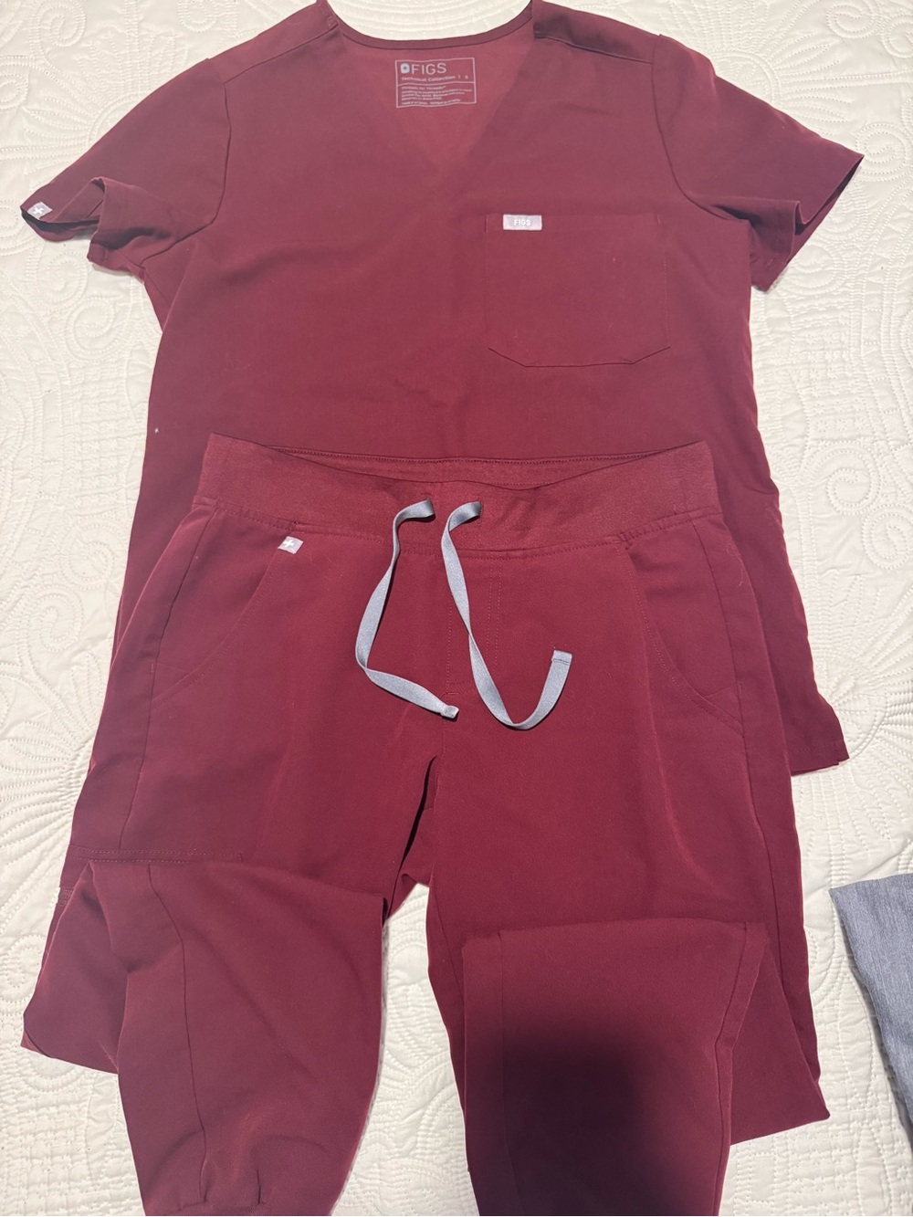 Figs Women's Burgundy Jogger Scrub Set